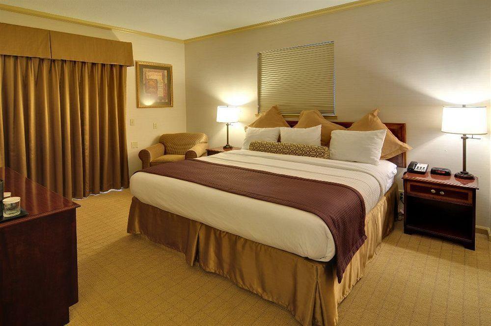 Best Western Plus Palm Court Hotel Davis Kültér fotó