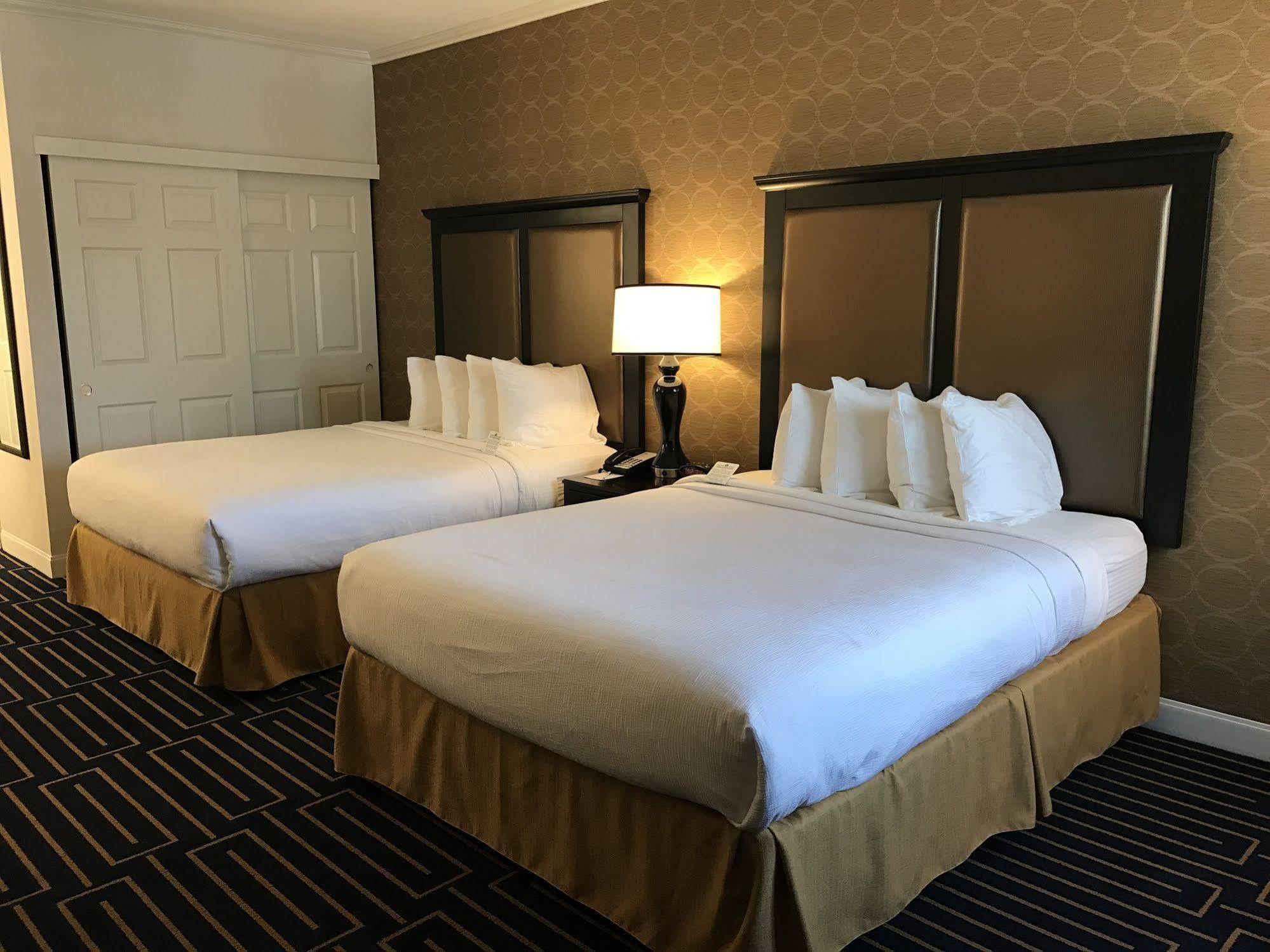 Best Western Plus Palm Court Hotel Davis Kültér fotó