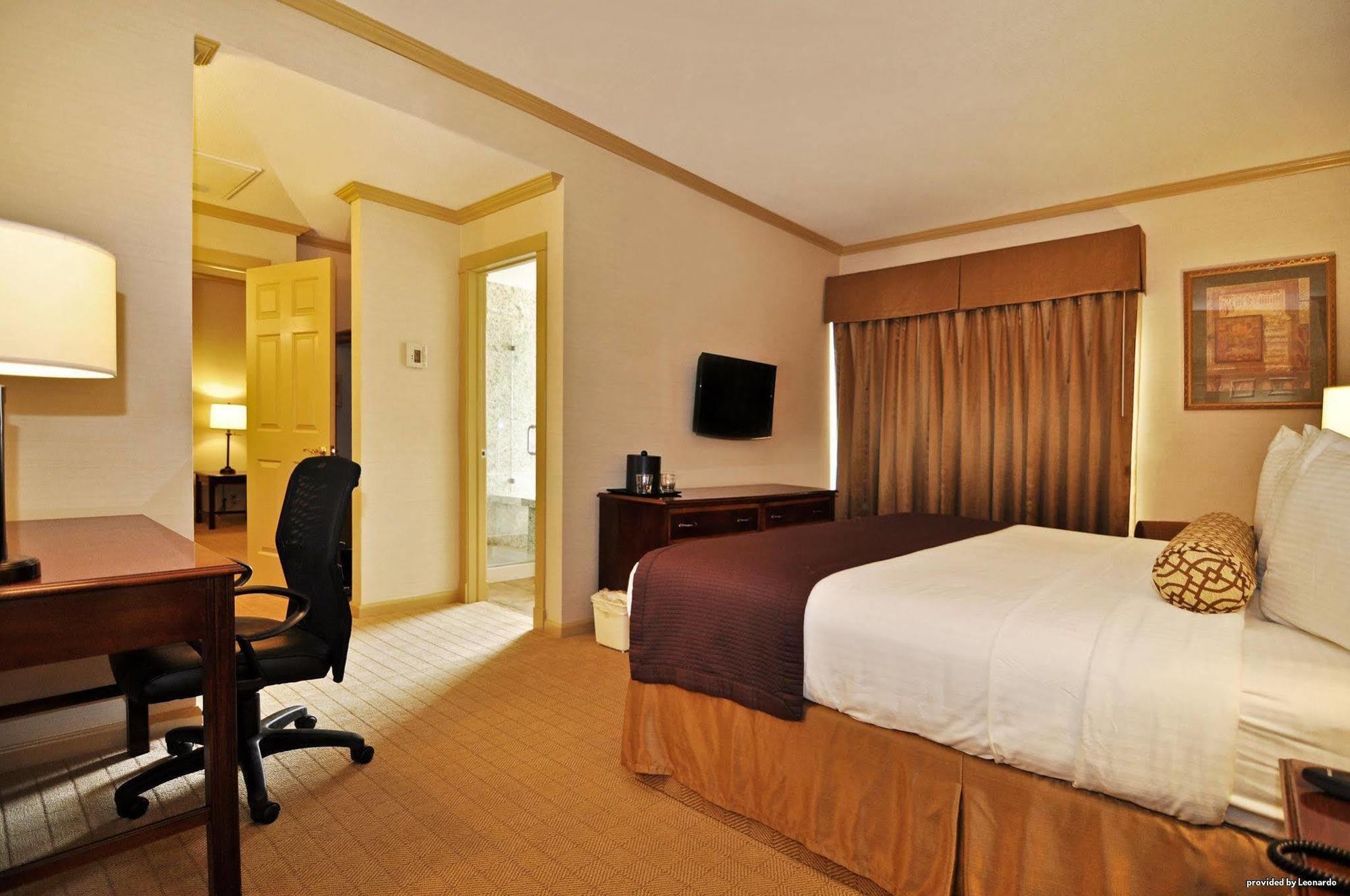 Best Western Plus Palm Court Hotel Davis Szoba fotó
